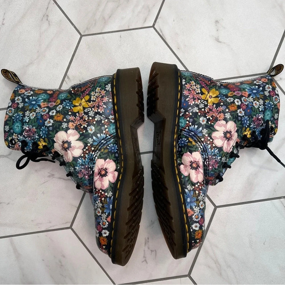 Dr. Martens 1460 Pascal Wanderlust Multicolored Floral Boot Size 7 Women - Picture 4 of 9
